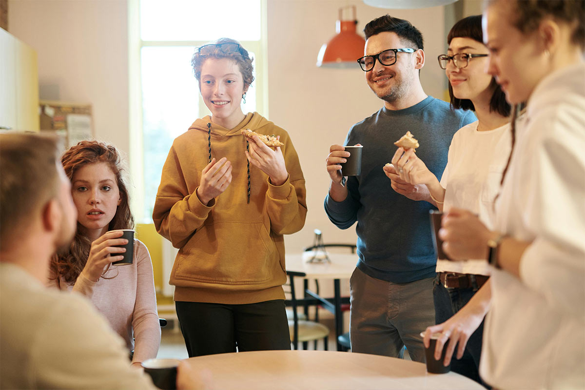Office worker using lunch wheel spinner random lunch generator app to decide where to eat during lunch break